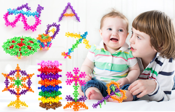 siblings playing with the plum blossom building blocks